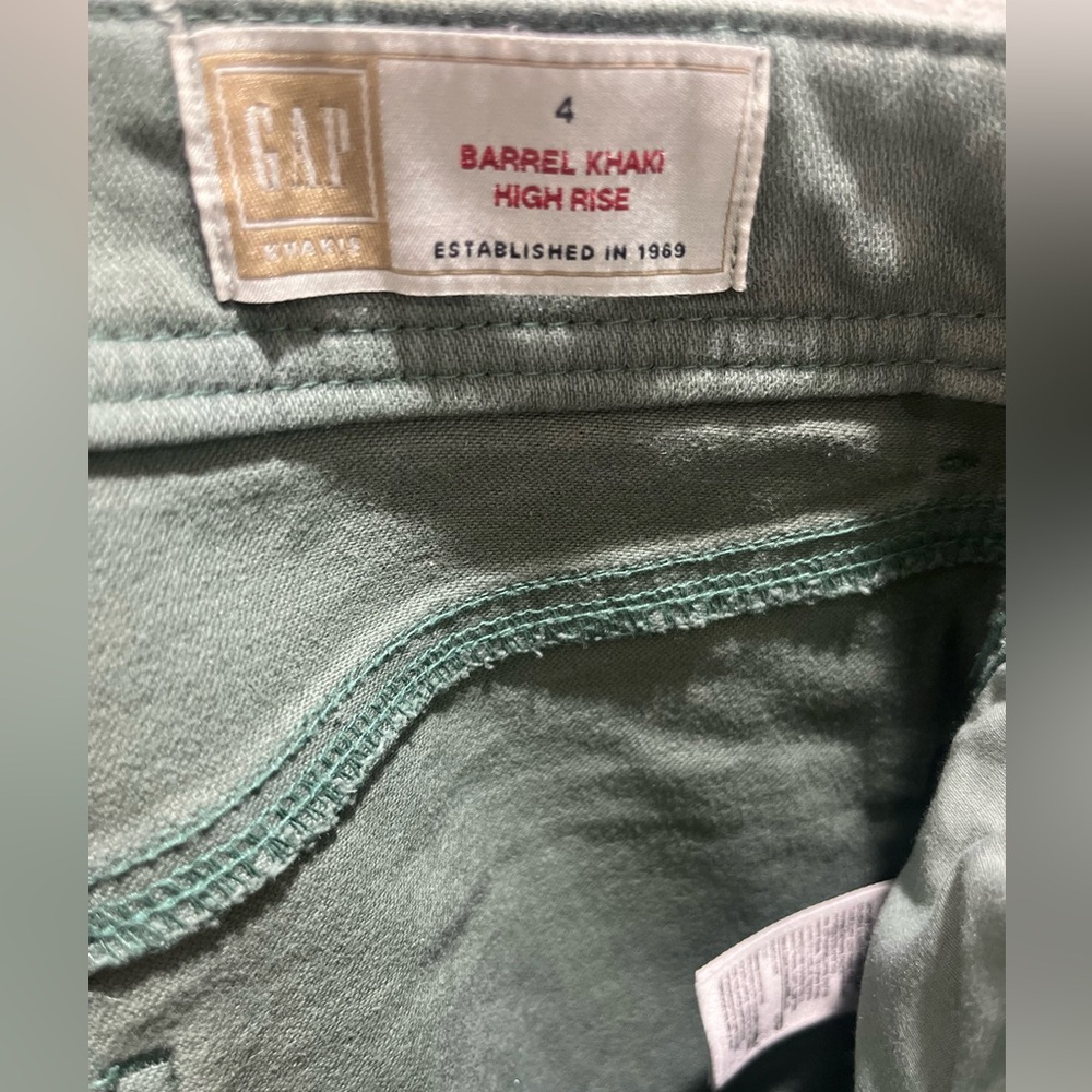 Gap High Rise Barrel Khakis - Picture 5 of 5